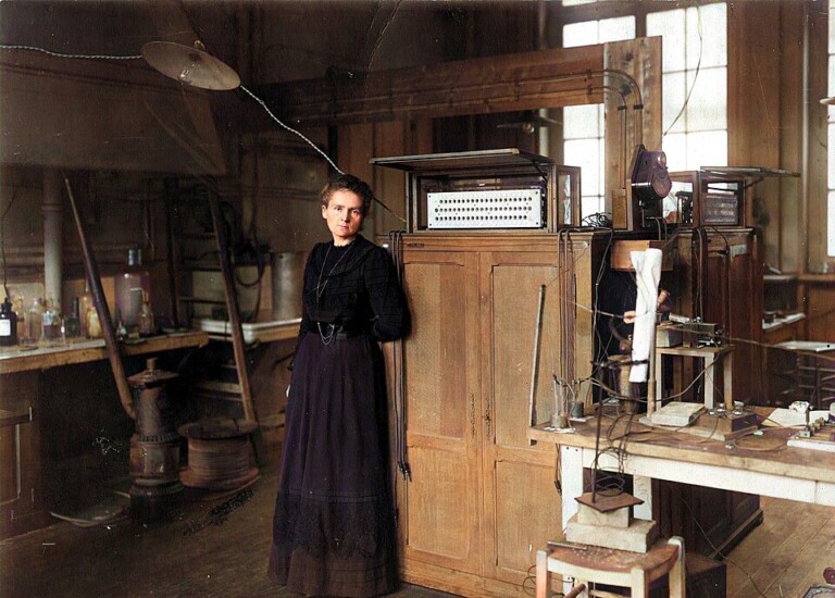 Marie Curie dans son laboratoire